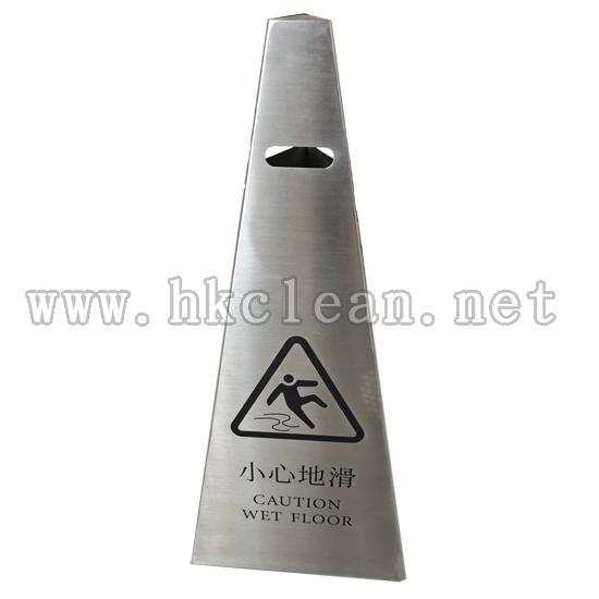 三角錐"小心地滑"告示牌
